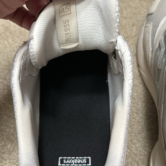 Fendi Faster Sneakers - Picture 5 of 11